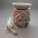 Yankee Candle Gingerbread House Wax Tart Warmer Christmas Candy. Fixed Price $21.24.