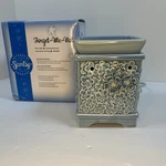 Scentsy Full Size Warmer Forget Not Blue Alzheimer Foundation 2010 Decor. Fixed Price $24.37.