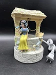 Scentsy Disney Snow White Ceramic Electric Oil Wax Warmer Aromatherapy Retired. Fixed Price $48.99.