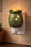 Sonoma Plug-in Wax Melt Warmer Green Ceramic Leaf Design Wall Outlet. Fixed Price $16.20.