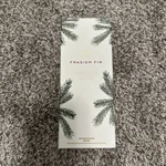 Thymes Frasier Fir Fragrance Diffuser Set 4 Oz Pine Bough Design Green Reeds New. Fixed Price $51.18.