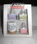 New Yankee Candle Scentplug Holiday Gift Set W/3 Refills & 1 Diffuser. Fixed Price $29.99.