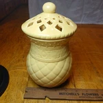 Aroma Decor Vapor Lamp Greenleaf Yellow Ceramic Scented Oil Diffuser. Fixed Price $15.00.