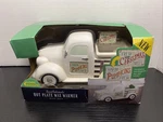 Scentsationals Cream Truck Wax Warmer Christmas Pumpkins Glowing Headlights New. Fixed Price $38.00.