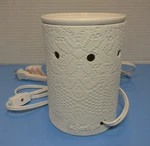 *scentsy* Full Size Lace Wax Warmer - Matte White Retired 26972. Fixed Price $14.95.